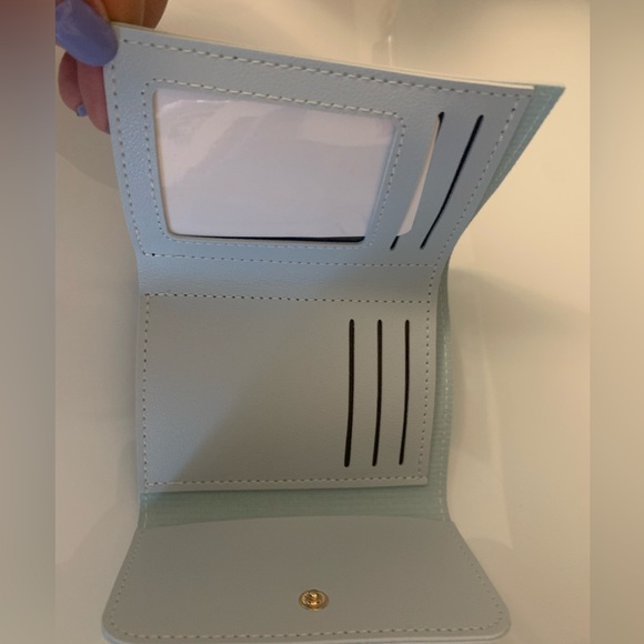 Wallets - Picture 3 of 9